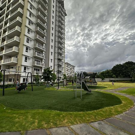 2 Bedroom Condo Unit Near Sm Bf & Naia At The Atherton By Dmci With 2 Balcony Paranaque City Exterior photo
