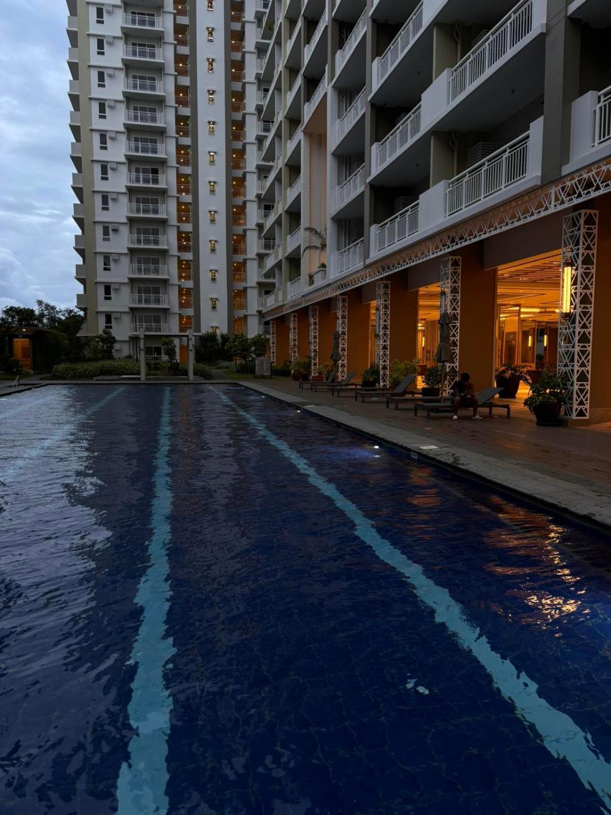 2 Bedroom Condo Unit Near Sm Bf & Naia At The Atherton By Dmci With 2 Balcony Paranaque City Exterior photo